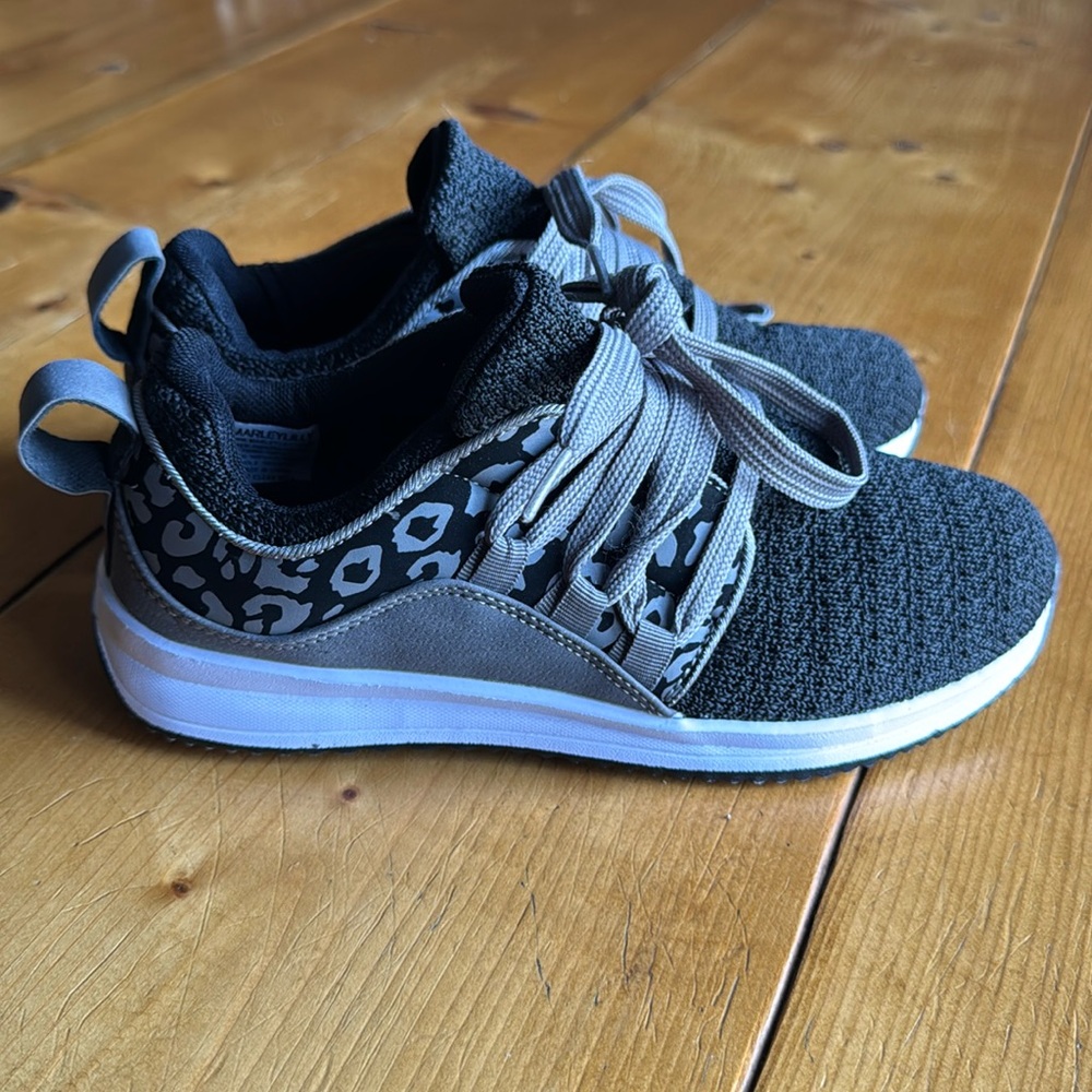 Size 6 Marley Lilly leopard black sneakers NWOT